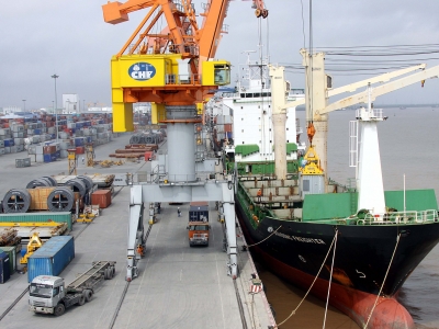 Hàng hóa thông qua cảng biển có xu hướng giảm về cuối năm